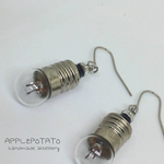 送料込み！ ちっちゃな電球イヤリング  / ピアス