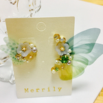 お花にとまった蝶々ピアス。ブルーグリーン。