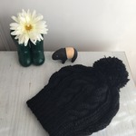 ケーブル編みのニット帽ポンポンつき　＊black＊