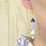藤飾りとパールの揺れる大人ピアス。つまみ細工。