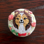 シェルティの刺繍ブローチ