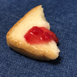 受注生産 リアル パンブローチ 苺ジャム  