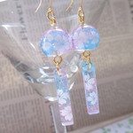 桜風鈴ピアス/イヤリング   (淡色桜)