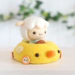 ひよこカーに乗ったひつじくん