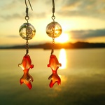 浴衣に揺らめく 金魚の風鈴ピアス(ノンホールピアス ・イヤリングに変更可能