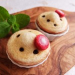 羊毛フェルトのいちごチョコチップ マフィン　ピンクッション