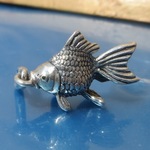 豆金魚　ペンダントトップ