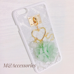 ★[B19]iPhoneシリーズ ダマスク柄スマホケース お花タッセル&イニシャルチャーム