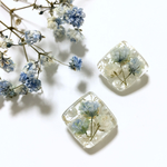 かすみ草のスクエアピアス