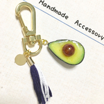 アボカドとタッセルキーホルダー
