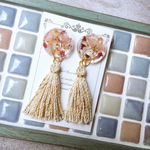再販花びらタッセルピアス