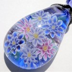 《クレマチス》　ペンダント　ガラス　とんぼ玉　花 