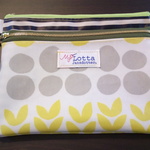 ラミネート加工生地のダブルファスナーポーチ