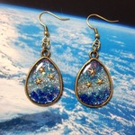☆宇宙塗りレジン：三ツ星のピアス～しずく型～