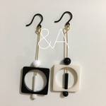 モノトーンスクエアピアス