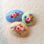 羊毛とフェルトのバラ刺繍ヘアゴム or  ブローチ