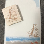 北欧の海に浮かぶヨット