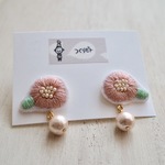 北欧 お花 刺繍 ピンクのピアス