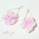 【夏物セール】浴衣にも♪ふんわり ピンクの花びらとパールのフープイヤリング/ピアス
