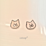おとぼけ白ネコのピアス