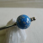 水色に銀ラメお花風模様のかんざし（黒）