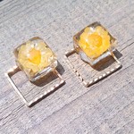 重なる四角　レモンイエローフラワーレジン　