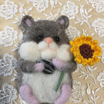 SALE　羊毛フェルト メルヘンハムスターブローチ