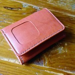 二つ折りのカードと小銭入れ　ライトブラウン　《受注生産》手縫い