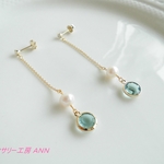 淡水パールと ラウンドガラスチャーム【アクアブルー】と チェコ産ガラスストーンの スタッドピアス（キャッチピアス） ＊再販＊