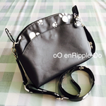 【送料無料】肉球柄スマホミニバッグ（黒地白肉球）