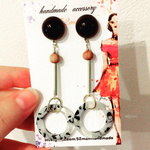 秋にぴったり白べっ甲ピアス