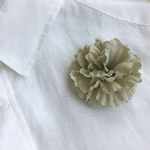 お花のブローチ ミルク