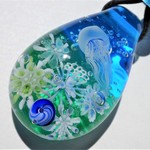《クラゲ》　ペンダント　ガラス　とんぼ玉　　くらげ