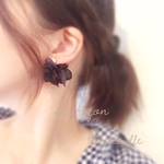 【バックキャッチタイプピアスorイヤリング】 girly black  flowerキャッチピアス/イヤリング