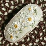  リネンの刺繍 デイジーのバレッタ