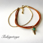 本革レザーコードとフェザーの3連ブレス