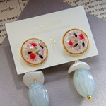 スモーキーカラーのおおぶりピアス