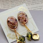 セピアカラーのオーバルイヤリング（グリーンビーズ）