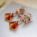 トバーズカラーヴィンテージビーズとオーバルのピアス