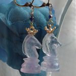 《Simple》チェス駒、王冠ナイトの透明ピアス♪