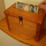 大きい木製貯金箱 鍵付 賽銭箱 募金箱 意見箱 お札可 アンティーク・カントリー調 ヴィンテージ風