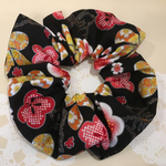 和柄シュシュ！黒地に桜、梅、蝶