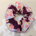 和柄シュシュ！赤紫に菊の花