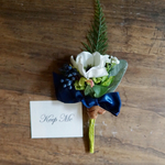 'Crescendo' boutonniere :スモーキーカラーのブートニア
