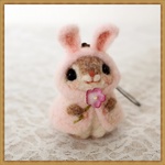 【ご依頼品】幸せのお守り　癒しの妖精✿momoちゃん　ピンクうさぎさんコートストラップ