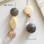 No.717 秋ピアス✪︎グレー×ウッドピアス