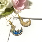 ★★390円セール！1点限定★夜空に輝く 月 レジン アシンメトリー ピアス / イヤリング （金具変更可）(P-4402)