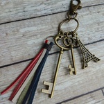 【本革タッセル付き】Key＆エッフェル塔キーホルダー(トリコロール）
