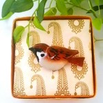 スズメのブローチ