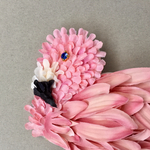 フラミンゴの花びらブローチ 